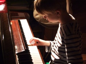 PianoKidPlaying